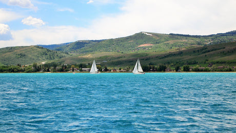 Bear Lake, Utah: A Paradise for Water Enthusiasts and History Buffs - The Love Co