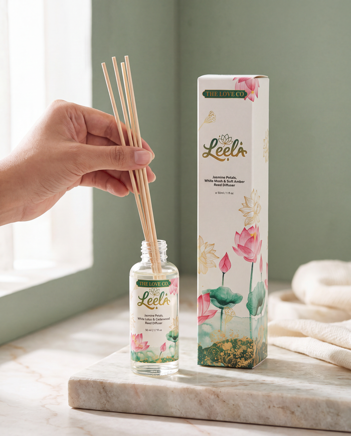 Placing the reeds in the bottle